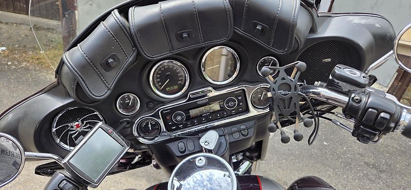 Harley-Davidson FLHTCU Ultra Classic Electra Glide (2006) Model 2007 - fotka 1 z 15
