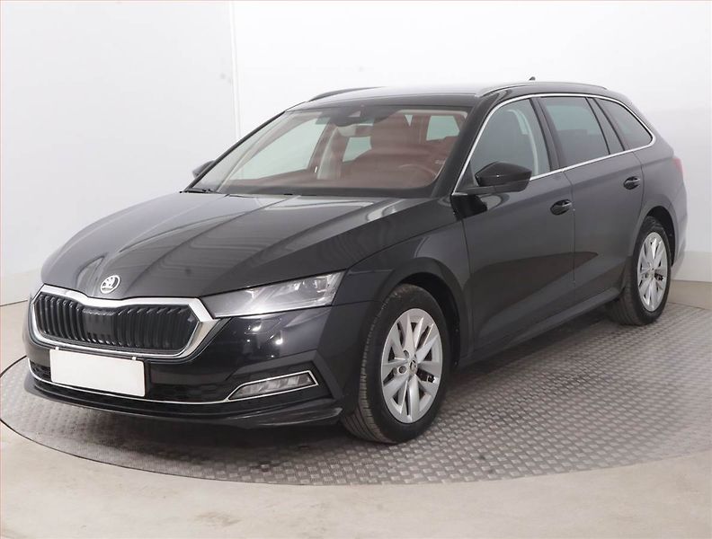 Škoda Octavia (2022) 2.0 TDI, Kůže, Navi, Tempomat - fotka 2 z 15
