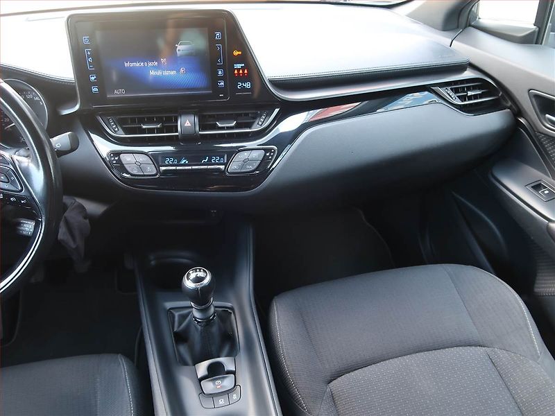 Toyota C-HR (2017) 1.2 Turbo, Serv.kniha - fotka 8 z 17