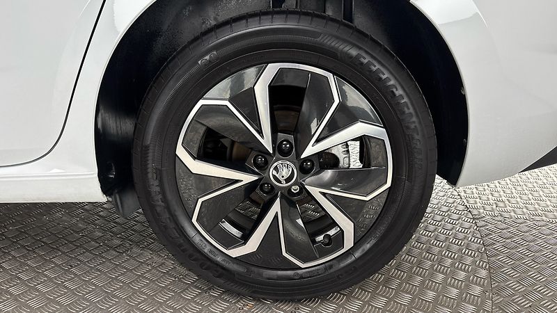 Škoda Scala 1.0 TSI DSG Style - fotka 19 z 24