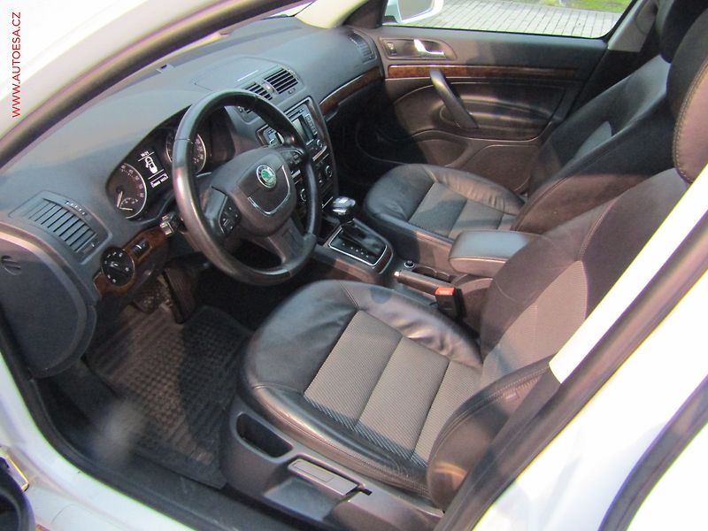 Škoda Octavia (2012) 2.0 TDi, Elegance, DSG, xenon - fotka 9 z 19