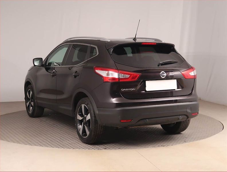 Nissan Qashqai (2015) 1.2 DIG-T, ČR,1.maj - fotka 4 z 15