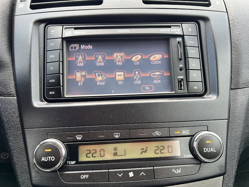 Toyota Avensis SOL 1.8 VVT-i NAVI KLIMA ALU - fotka 24 z 45