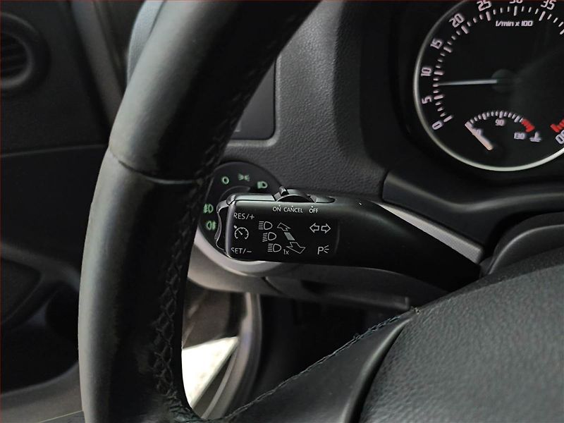 Škoda Octavia (2011) 2.0 TDI, Serv.kniha, Xenony - fotka 15 z 16