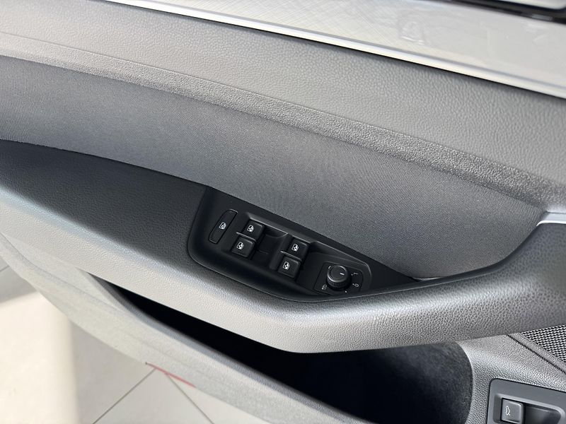 Volkswagen Passat 2,0TDI DSG*Navi*Distronic*DPH - fotka 29 z 34