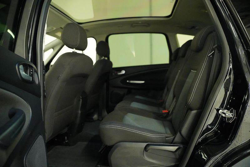 Ford S-MAX - fotka 27 z 28