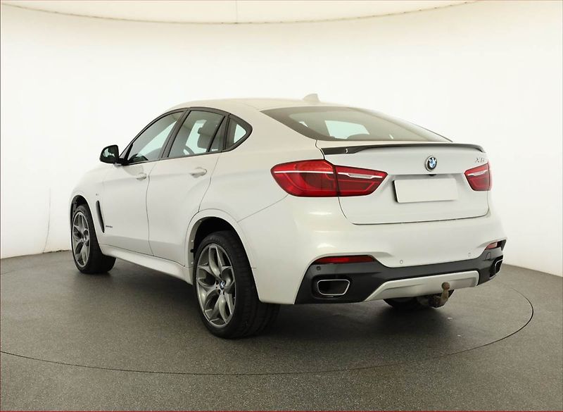 BMW X6 (2017) M Paket xDrive30d - fotka 4 z 18