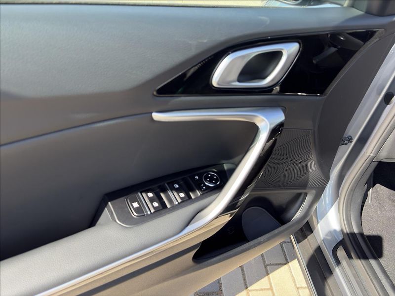 Kia XCeed (2025) 1,6   T-GDI 7DCT EXCLUSIVE - fotka 9 z 23