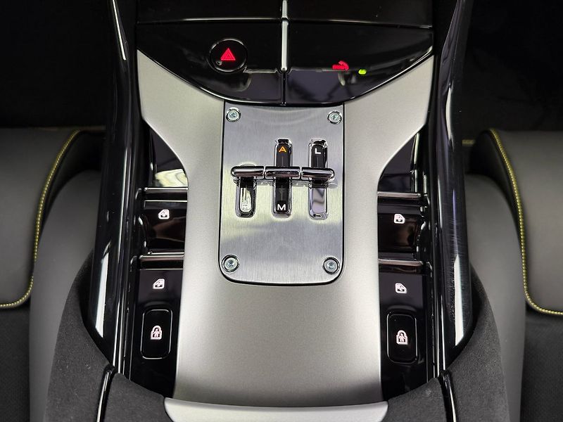 Ferrari Purosangue V12 CARBON, ALCANTARA, PANORAM - fotka 32 z 38
