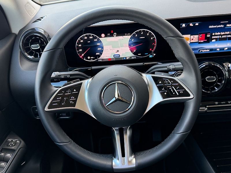 Mercedes-Benz GLA 220 4 MATIC - fotka 17 z 30
