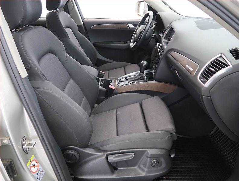 Audi Q5 (2012) 2.0 TDI, 4X4, Automat, Navi - fotka 9 z 24