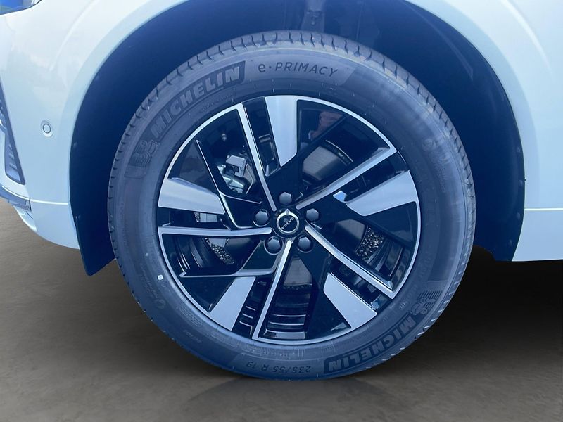 Volvo XC60 (2026) PLUS BRIGHT B5 AWD 360°KAMERA - fotka 16 z 19