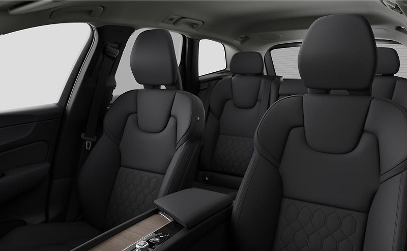Volvo XC60 (2026) B5 AWD PLUS DARK - fotka 11 z 15