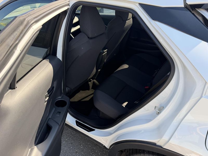 Toyota C-HR 1,8i hybrid automat navigace - fotka 20 z 21