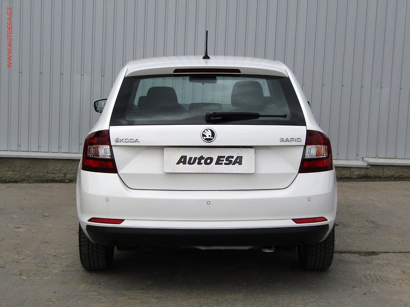 Škoda Rapid (2017) 1.0TSi, ČR, AC, výhřev sed - fotka 5 z 17