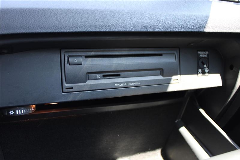 Škoda Octavia 1,6 TDI  NOVÉ V ČR,STYLE - fotka 25 z 32