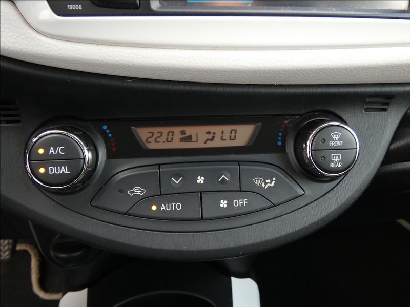 Toyota Yaris 1,3 1.33 VVT-i Trend,ČR,kamera - fotka 24 z 33