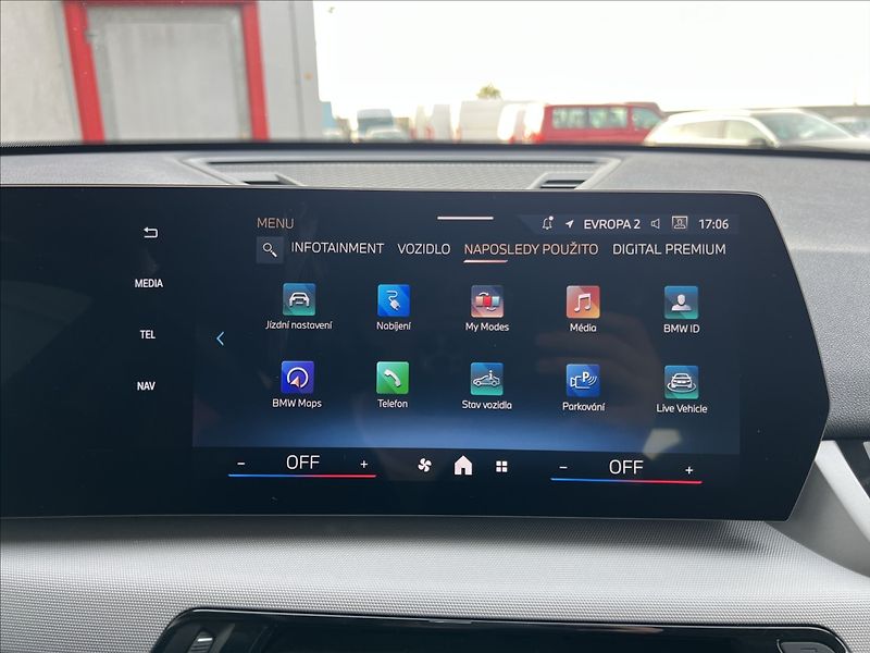 BMW iX2 0,0 eDrive20  Záruka 150kW - fotka 35 z 39