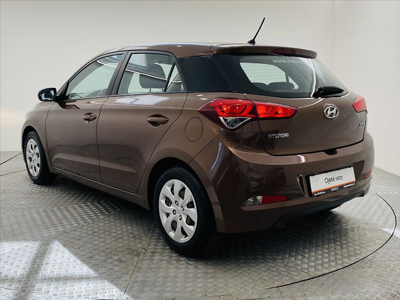 Hyundai i20 1,2 i 55kW 1.Majitel - fotka 19 z 22