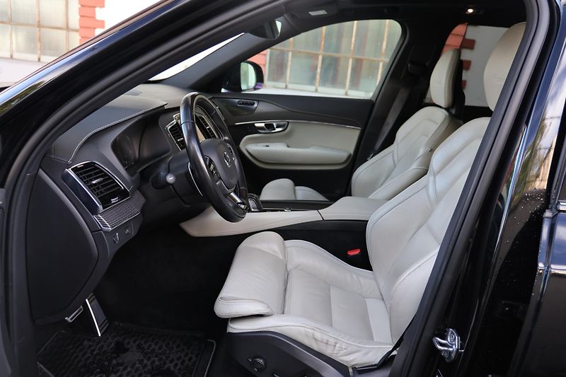 Volvo XC90 (2020) B5 AWD R-Design - fotka 7 z 26