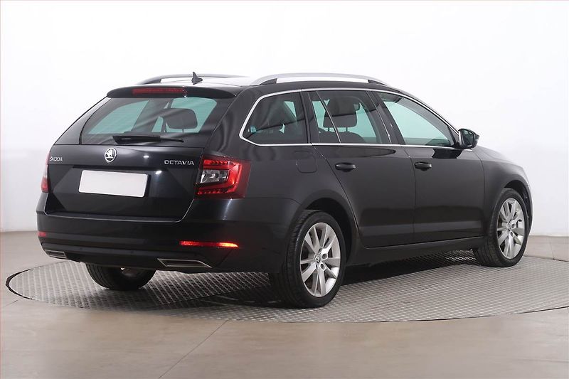 Škoda Octavia (2018) 1.6 TDI, Automat, Navi - fotka 5 z 24