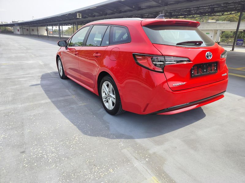 Toyota Corolla 1.8 hybrid business, navigace - fotka 5 z 26