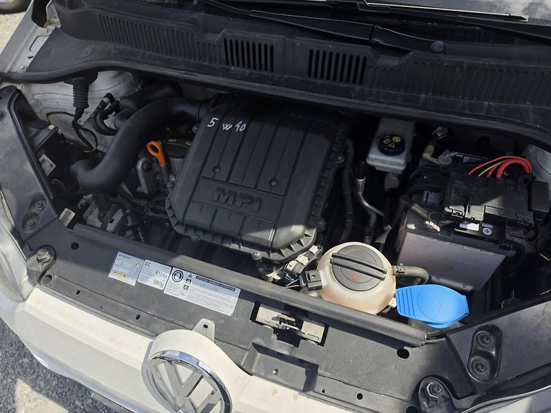 Volkswagen up! 1.0 MPI 55kw - fotka 9 z 17