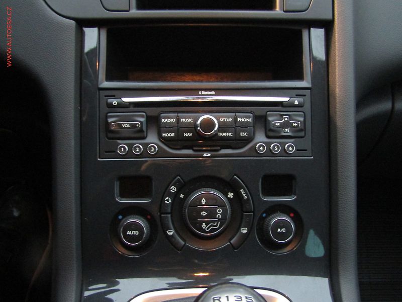 Peugeot 5008 (2011) 1.6HDi, Navi, kůže - fotka 16 z 18