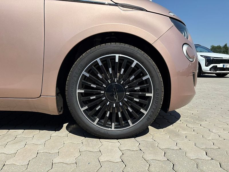 Fiat 500 (2026) Hybrid La Prima HB 1.0 BSG 65k - fotka 9 z 18