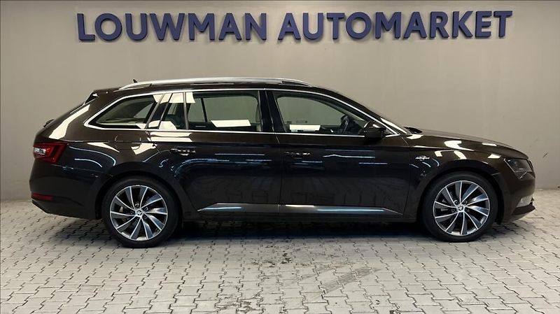 Škoda Superb 2,0 L&K DSG  COMBI - fotka 14 z 14