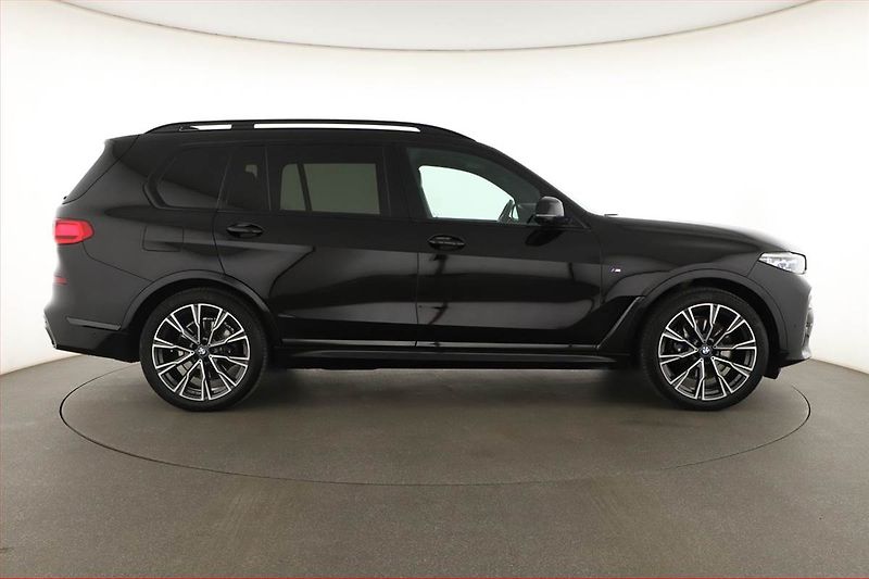 BMW X7 (2021) xDrive40d - fotka 6 z 20