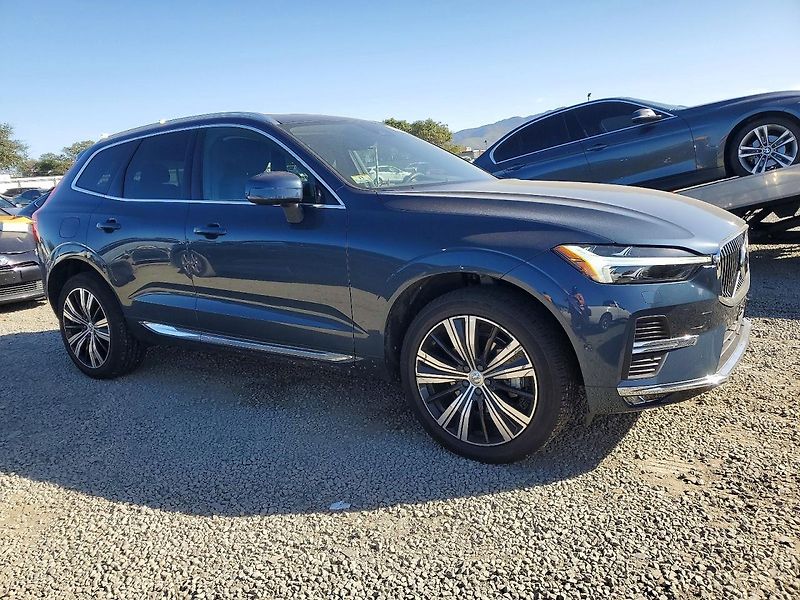 Volvo XC60 (2023) Auto na cestě - fotka 4 z 13