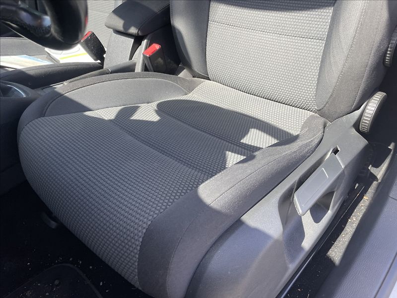 Volkswagen Golf 1,4 TSi 90kw Variant po rozvod - fotka 24 z 38