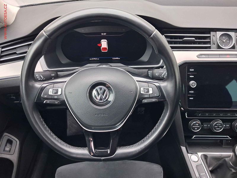 Volkswagen Passat (2019) 1.5TSi, ČR, Highline, LED - fotka 11 z 19