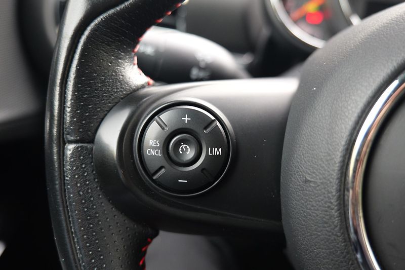 Mini Clubman 100 kW JCW paket LED Navi - fotka 24 z 40
