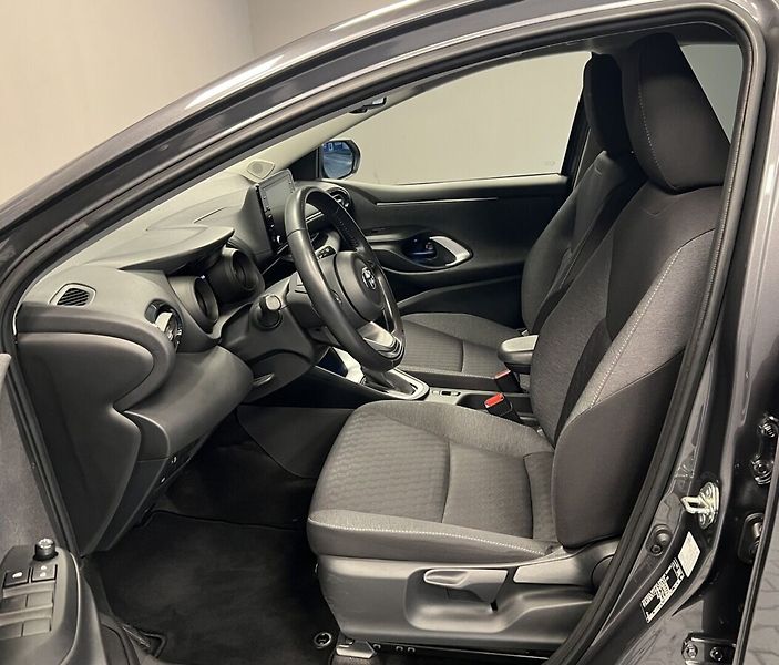 Toyota Yaris 1,5 Hybrid AT COMFORT STYLE TE - fotka 6 z 16