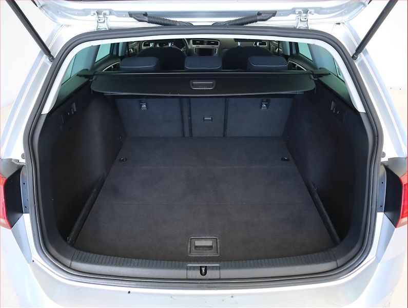 Volkswagen Golf (2015) 1.6 TDI, Navi, Xenony - fotka 14 z 20