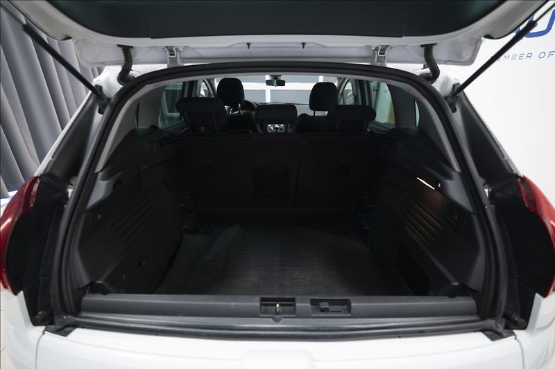 Peugeot 3008 2,0 HDI NAVIGACE TAŽNÉ - fotka 36 z 36