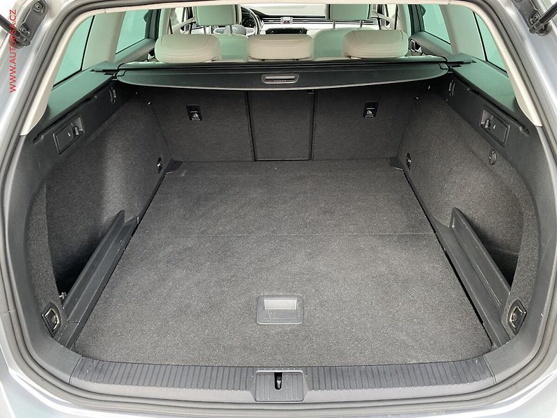 Volkswagen Passat (2022) 2.0 TDI, ČR, Elegance, DSG - fotka 7 z 19