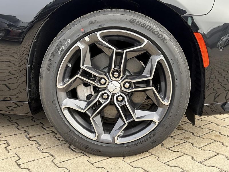 Dodge Charger 4dv. R/T 3,0 V6 AWD - fotka 40 z 40