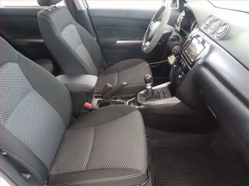 Suzuki Vitara (2023) 1.4 BoosterJet - fotka 9 z 15
