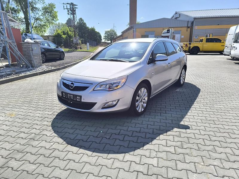 Opel Astra (2011) 1.7 CDTi,SERVISNÍ KN. DOL KM. - fotka 3 z 29