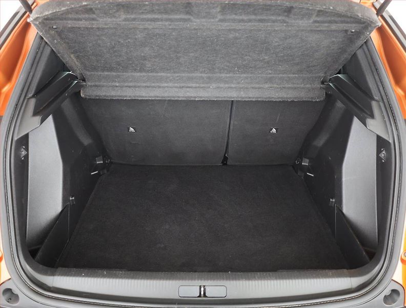 Peugeot 2008 (2021) 1.2 PureTech, Tempomat - fotka 15 z 15