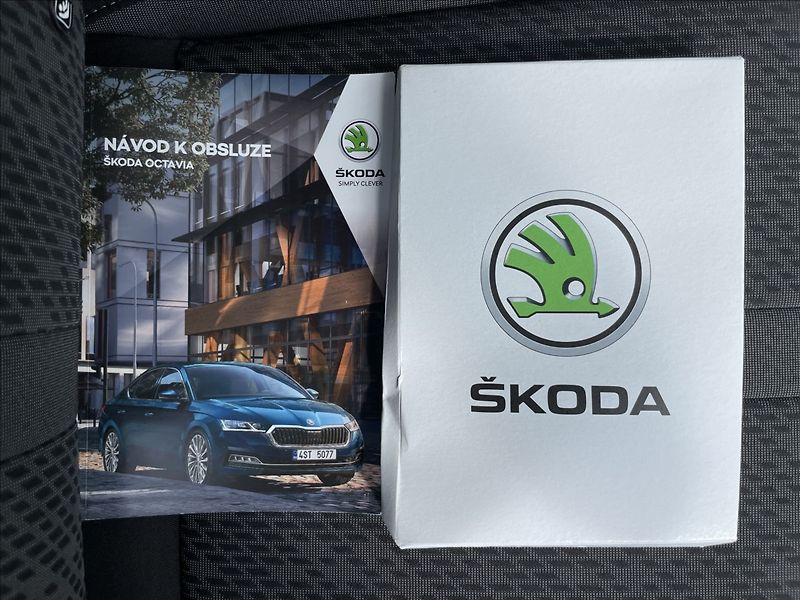 Škoda Octavia 2,0 TDI DSG Style Plus TZ+ACC - fotka 19 z 23