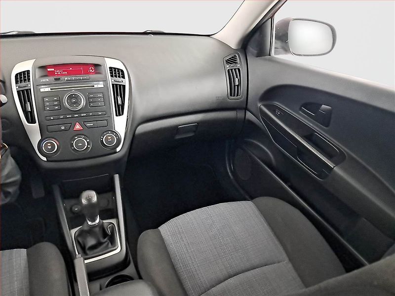 Kia Ceed (2010) 1.4 CVVT - fotka 8 z 16