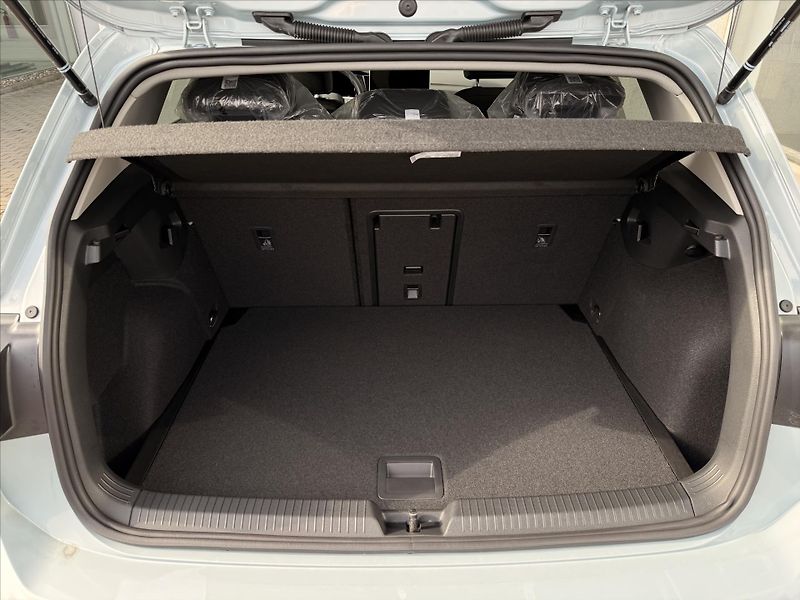 Volkswagen Golf (2025) 1,5 TSI 6G 85kW  People - fotka 11 z 18