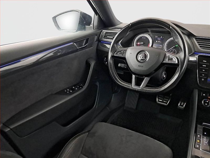 Škoda Superb (2018) Sportline 2.0 TDI - fotka 7 z 25