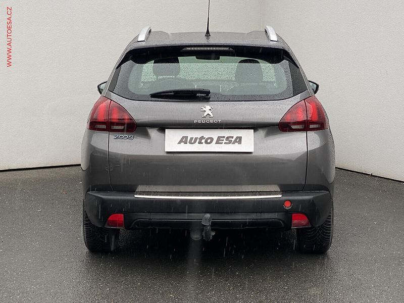 Peugeot 2008 (2018) 1.2PT, ČR, Allure, AC, tažné - fotka 5 z 14
