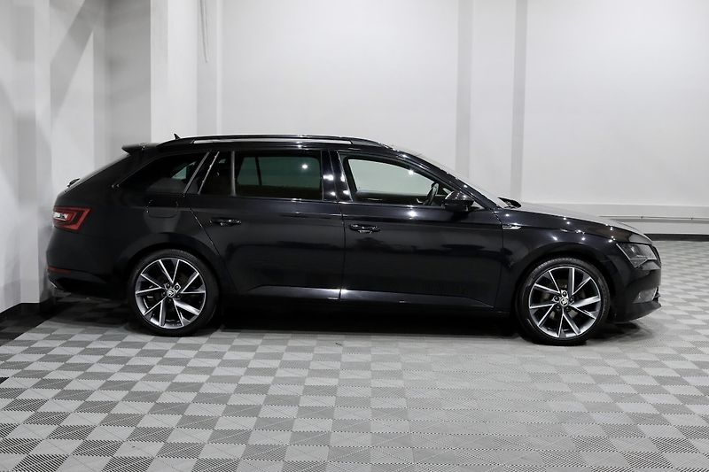 Škoda Superb 2.0 TSI 162 kW DSG Sportline - fotka 3 z 50