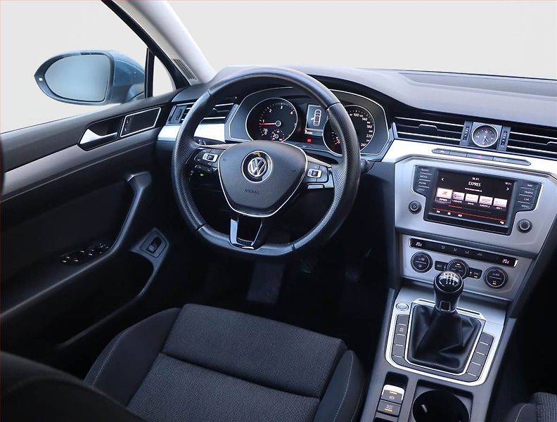 Volkswagen Passat (2015) 1.6 TDI, Navi, Tempomat - fotka 7 z 22